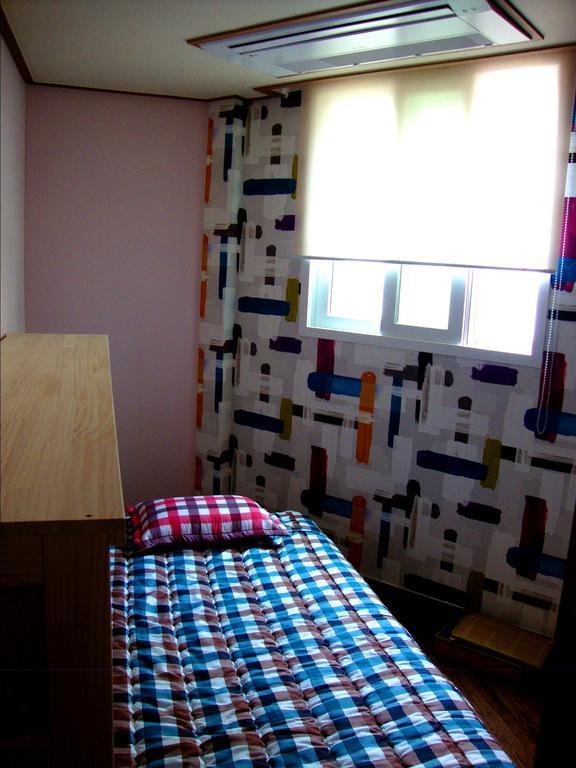 Cube Guesthouse Сеул Номер фото