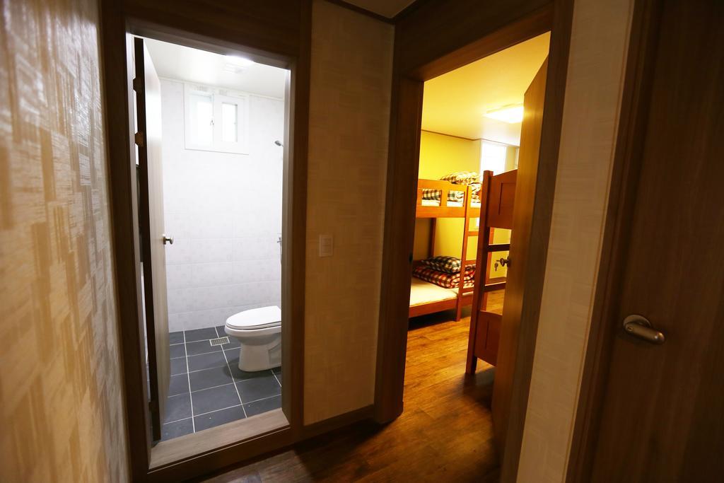 Cube Guesthouse Сеул Номер фото